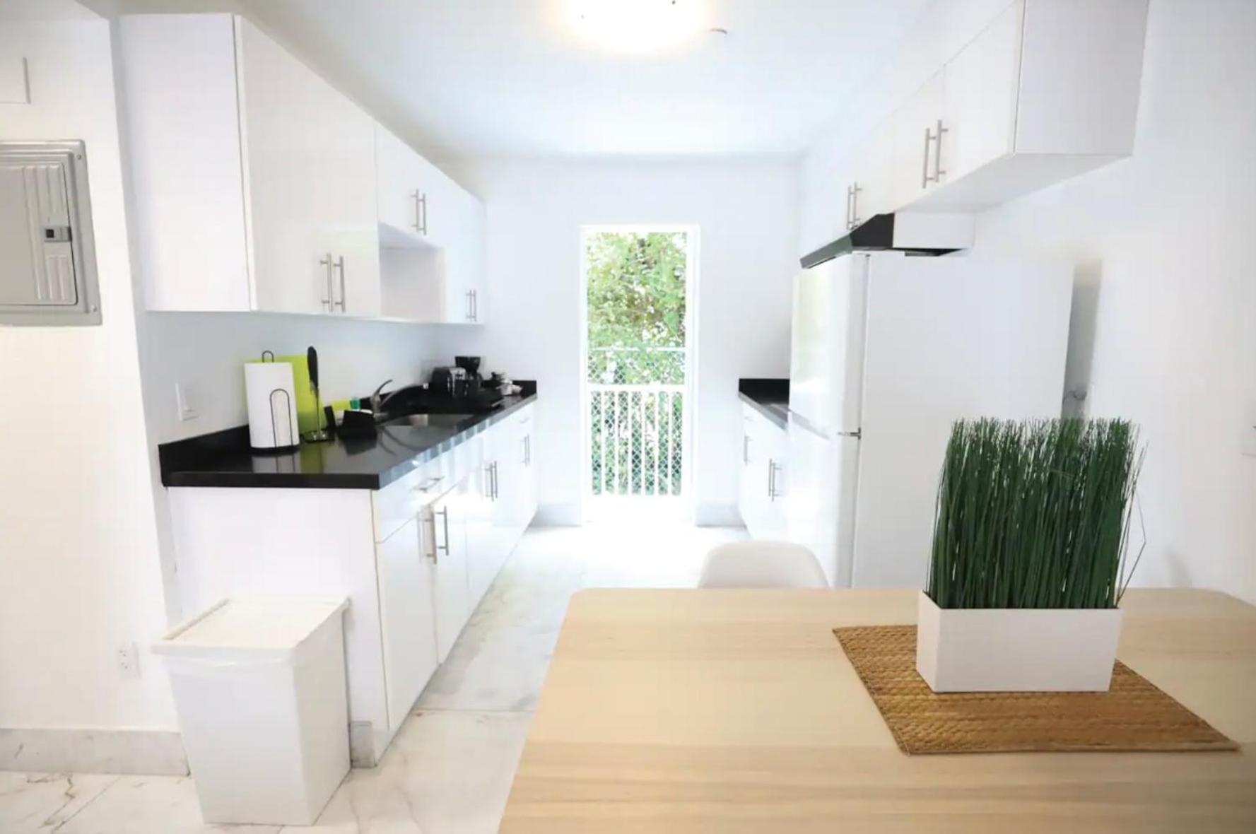 South Beach 2 Bedroom Family & Pet Friendly Apartment With Balcony & Free Parking Miami Beach Extérieur photo